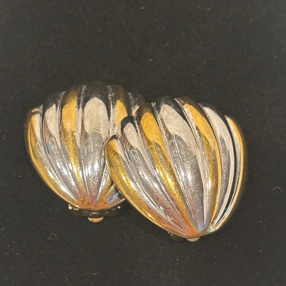 Nina Ricci Vintage Two-Toned Clip-On Shell Earrings - Picture 3 of 6